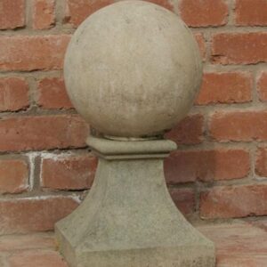 FN3-Ball-and-Base---280mm-Diameter-Acanthus-Cast-Stone